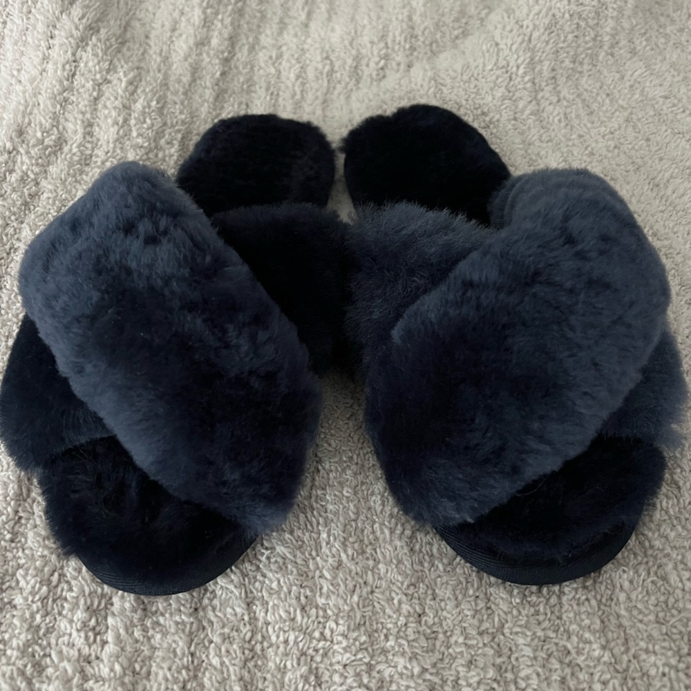 EMU Mayberry slipper - midnight blue 
Women’s size 8
Great condition